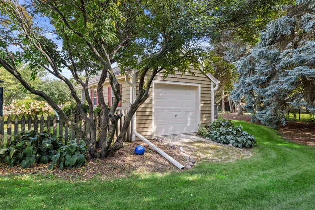 $1,099,000 | N40-w33325 Woodsview Drive, Nashotah, WI 53058