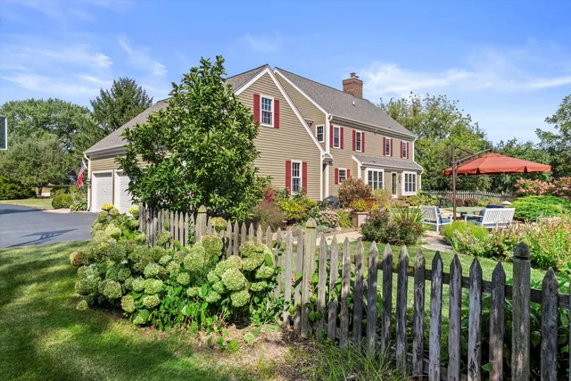 $1,099,000 | N40-w33325 Woodsview Drive, Nashotah, WI 53058