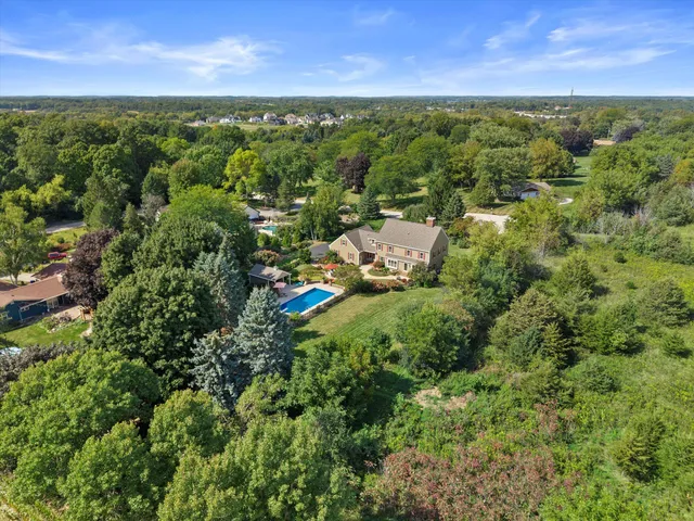 $1,099,000 | N40-w33325 Woodsview Drive, Nashotah, WI 53058