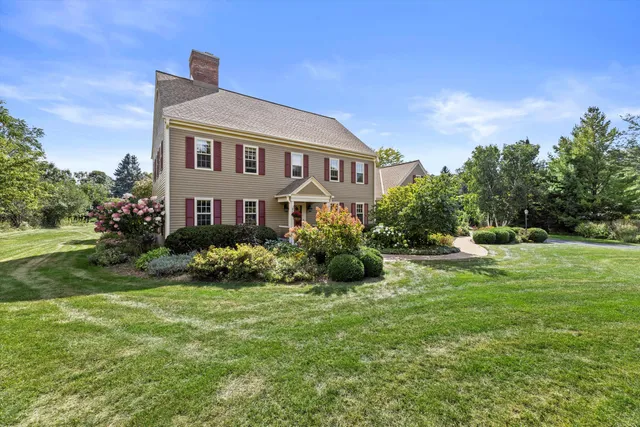 $1,099,000 | N40-w33325 Woodsview Drive, Nashotah, WI 53058