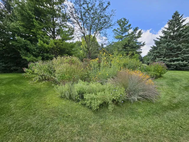 $1,099,000 | N40-w33325 Woodsview Drive, Nashotah, WI 53058