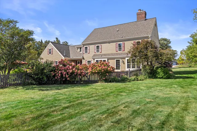 $1,099,000 | N40-w33325 Woodsview Drive, Nashotah, WI 53058