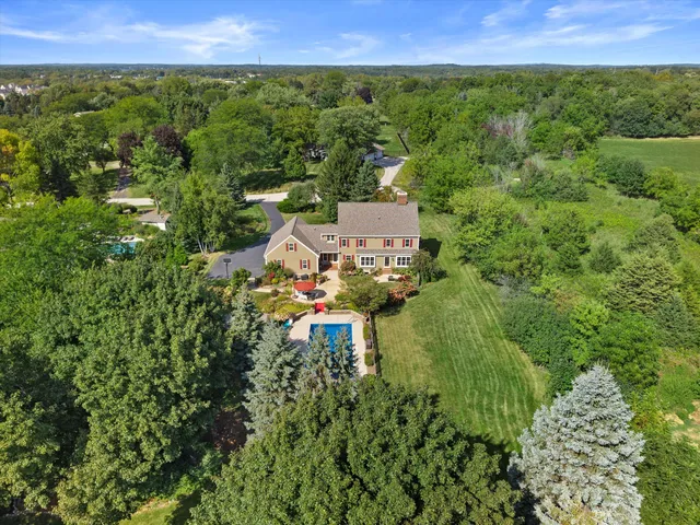 $1,099,000 | N40-w33325 Woodsview Drive, Nashotah, WI 53058