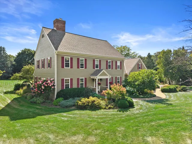 $1,099,000 | N40-w33325 Woodsview Drive, Nashotah, WI 53058