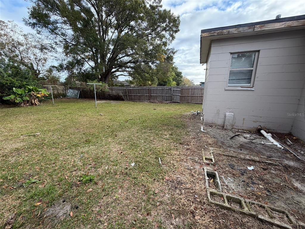 4115 Columbia Street Orlando, FL 32811 - Photo 4 of 16 a backyard of a house with lots of green space