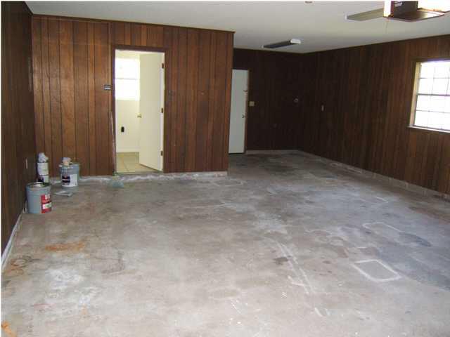 1195 Commonwealth Road Pensacola, FL 32504 - Photo 12 of 16 Large Garage
