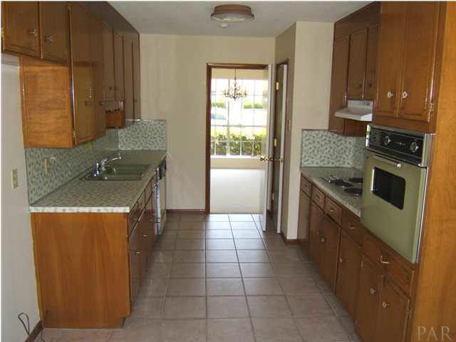 1195 Commonwealth Road Pensacola, FL 32504 - Photo 6 of 16 Kitchen