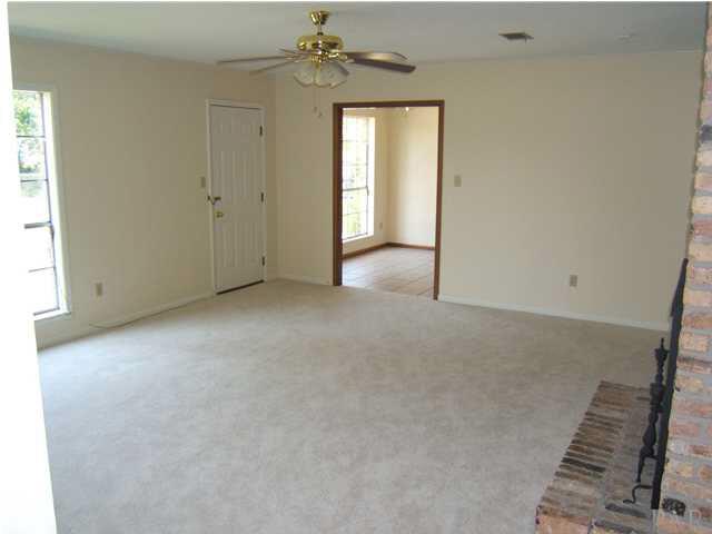 1195 Commonwealth Road Pensacola, FL 32504 - Photo 9 of 16 Family room off Kitchen
