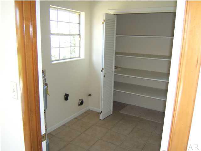1195 Commonwealth Road Pensacola, FL 32504 - Photo 10 of 16 Inside Laundry