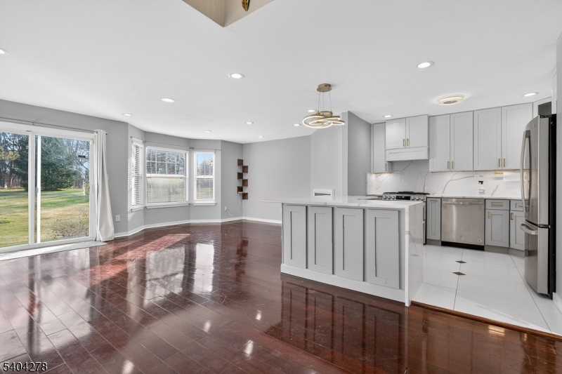 312 Greenfield Road Bridgewater, NJ 08807 - Photo 4 of 31