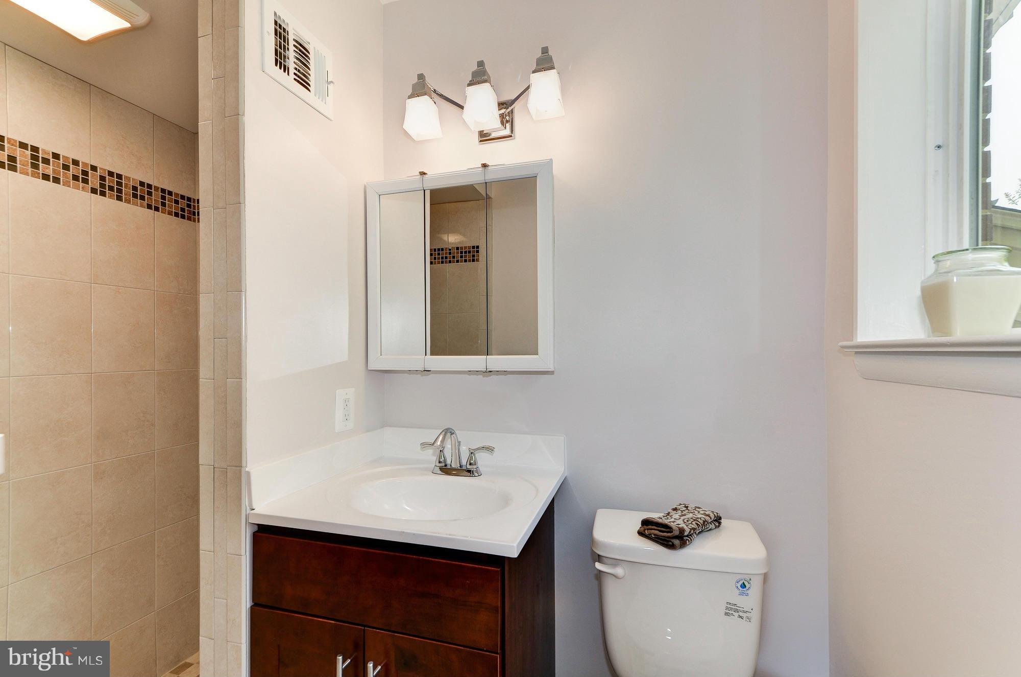 11529 Colt Terrace Silver Spring, MD 20902 - Photo 14 of 27 Bath (Master)