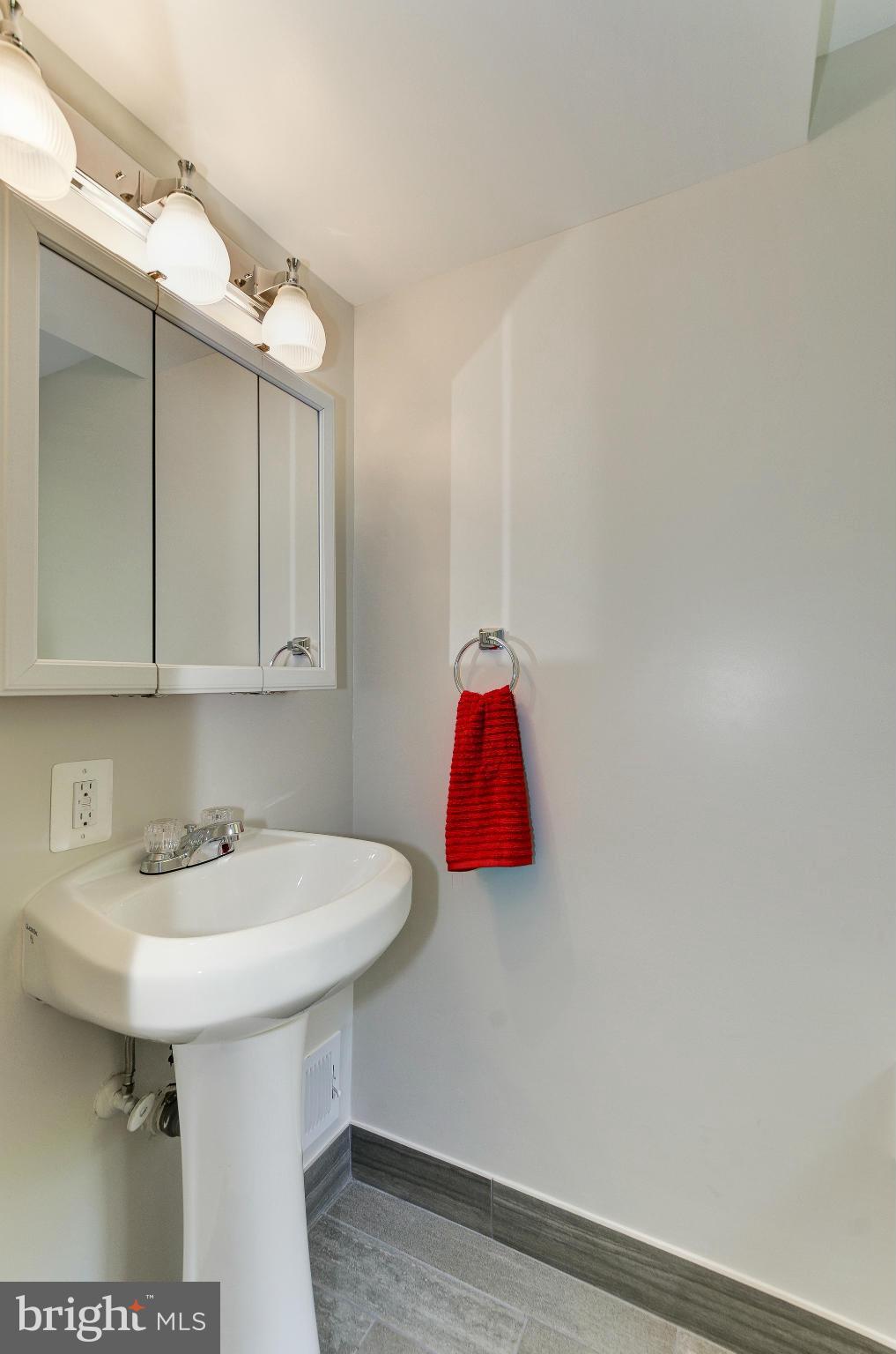11529 Colt Terrace Silver Spring, MD 20902 - Photo 23 of 27 Bath