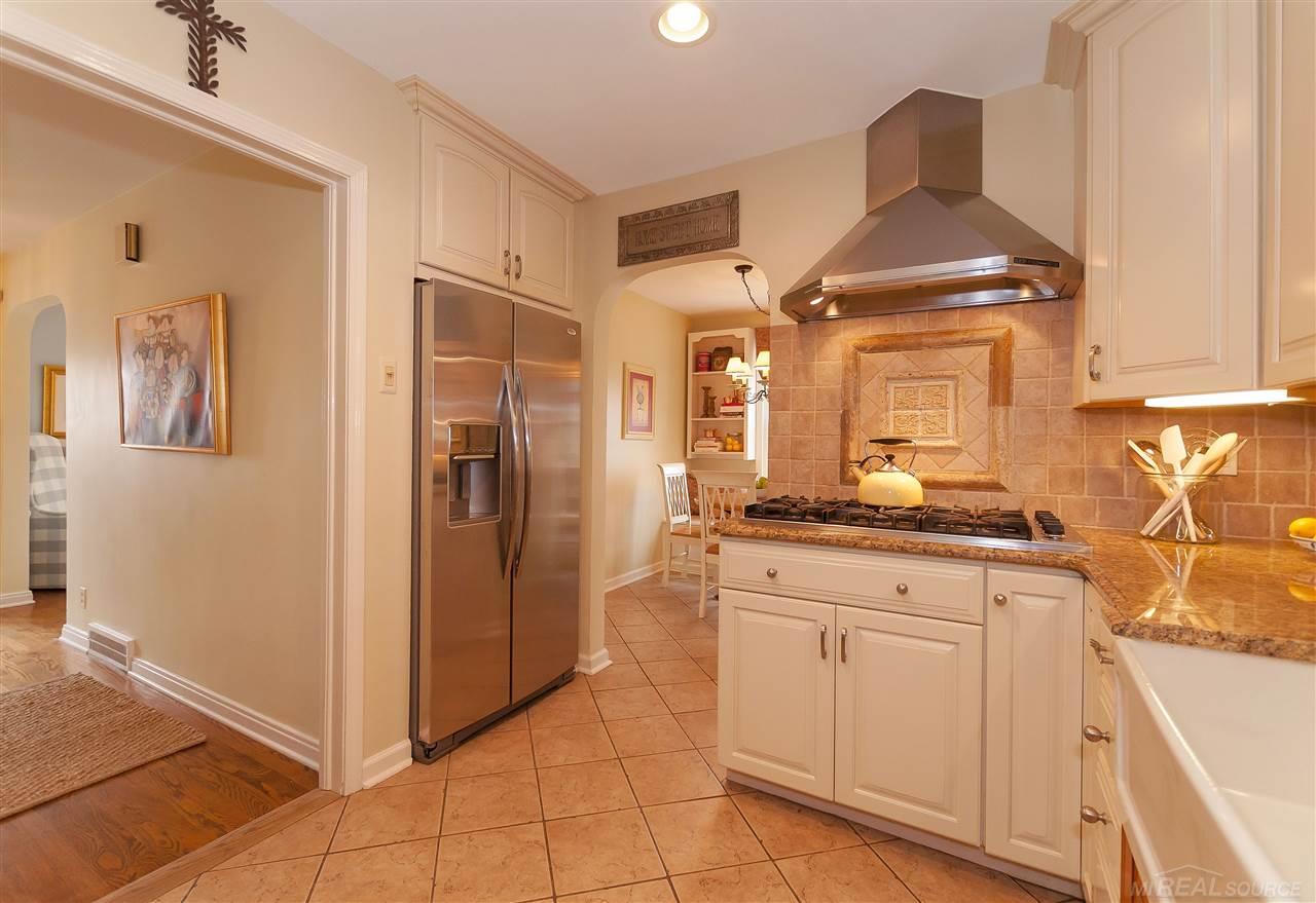 1652 Hawthorne Road Grosse Pointe Woods, MI 48236 - Photo 21 of 55