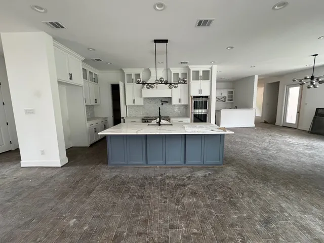 $1,300,000 | 2 Deer Ridge Estates Boulevard, Houston, TX 77339