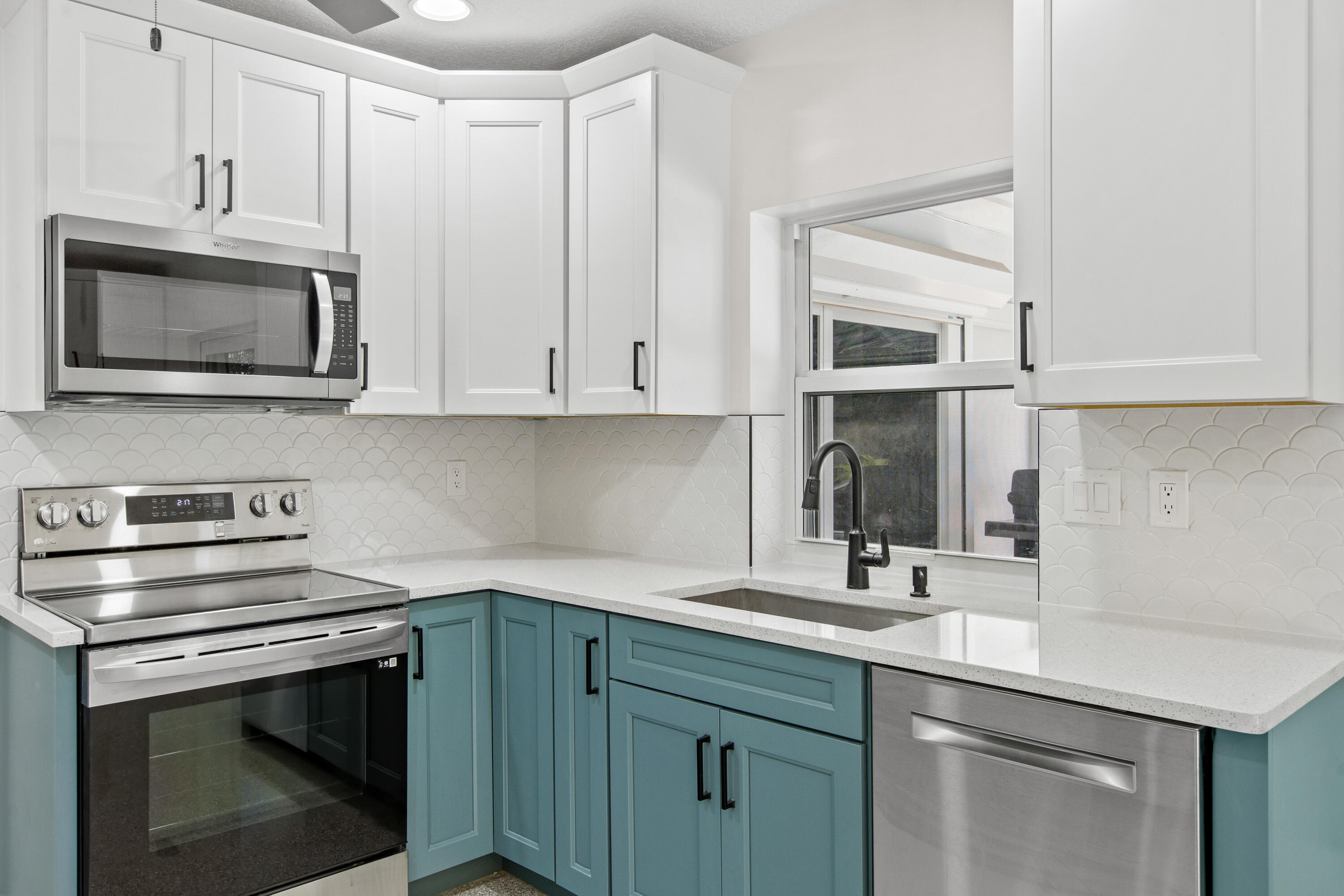 849 Southwest 12th Avenue Boca Raton, FL 33486 - Photo 12 of 27 FU8A6251