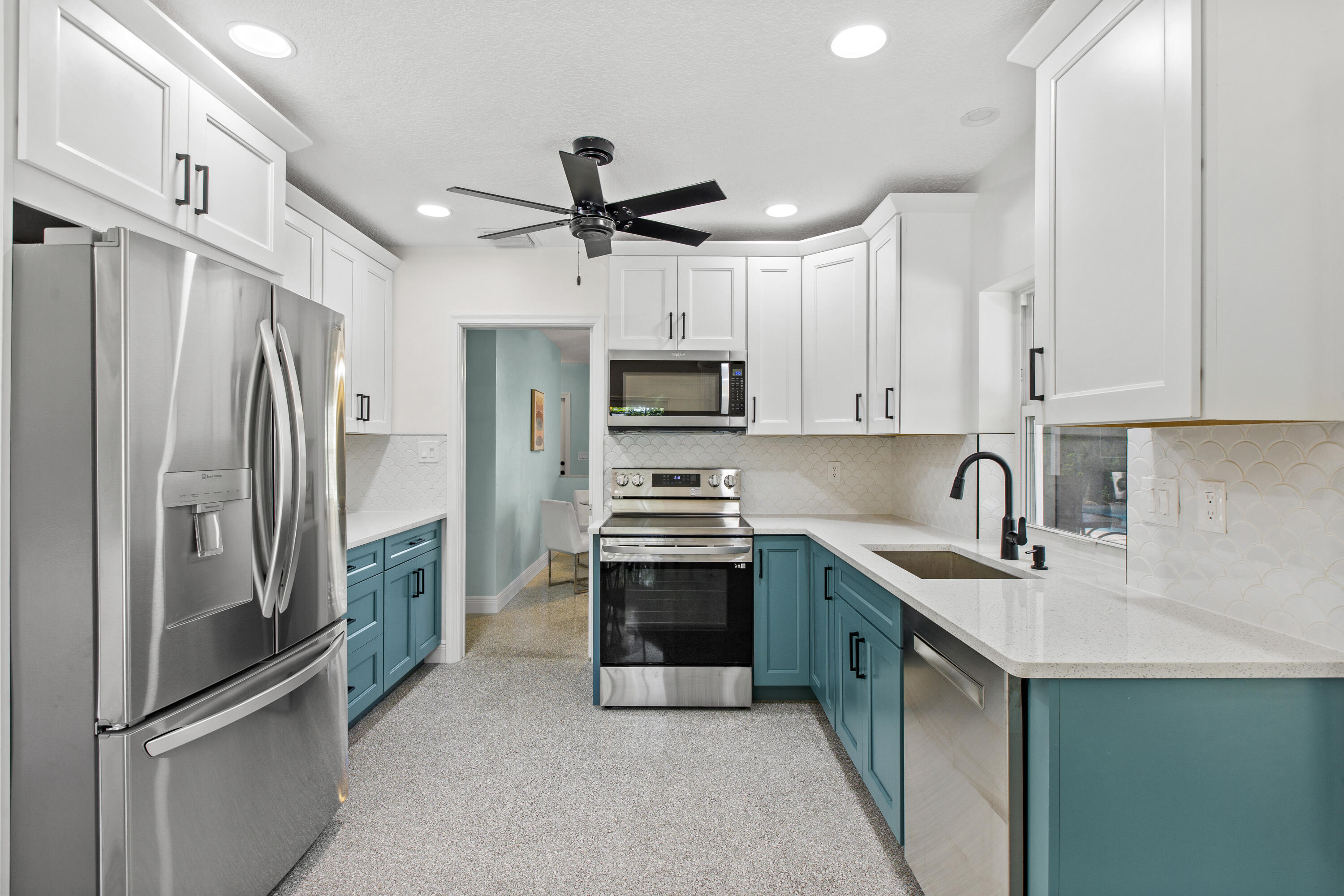 849 Southwest 12th Avenue Boca Raton, FL 33486 - Photo 13 of 27 FU8A6256