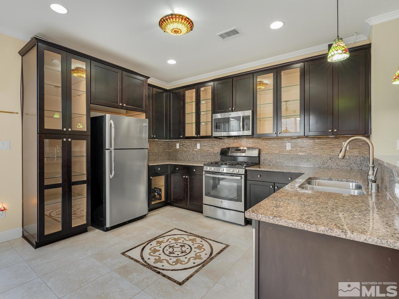 2080 Whitecliff Drive Reno, NV 89521 - Photo 6 of 21 a kitchen with refrigerator and stove