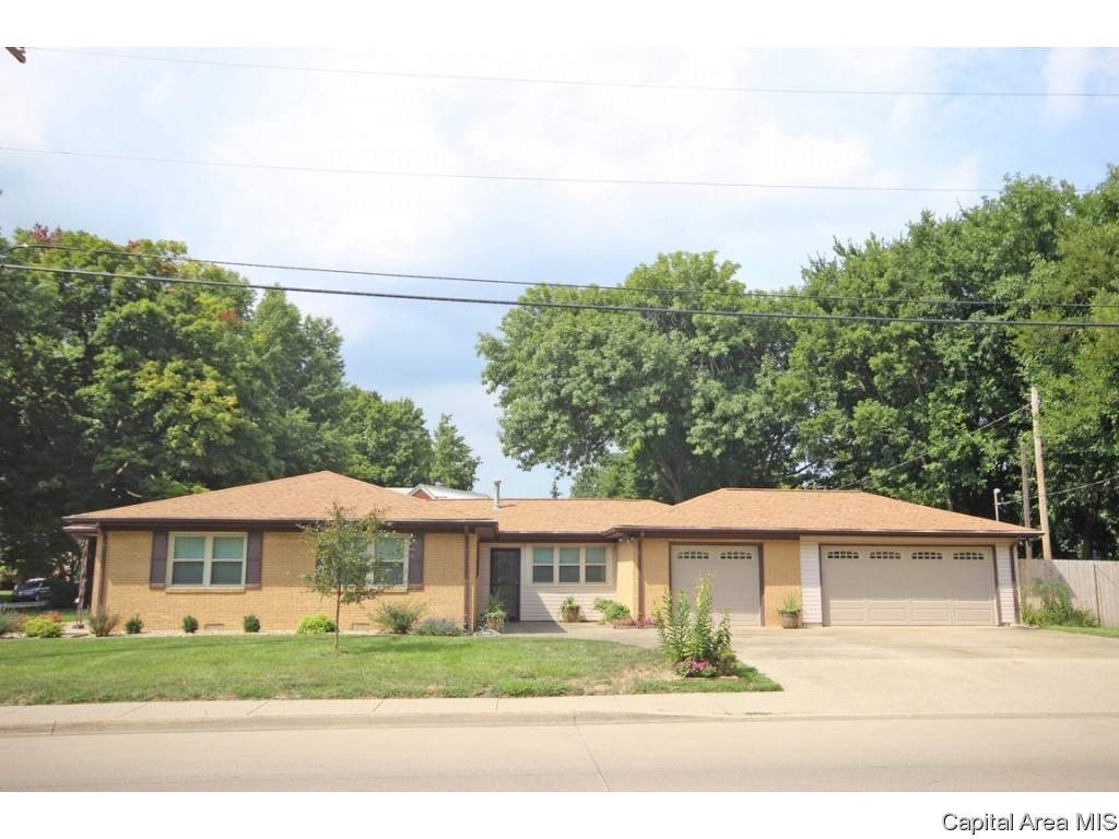 2152 South Walnut Street Springfield, IL 62704 - Photo 1 of 36