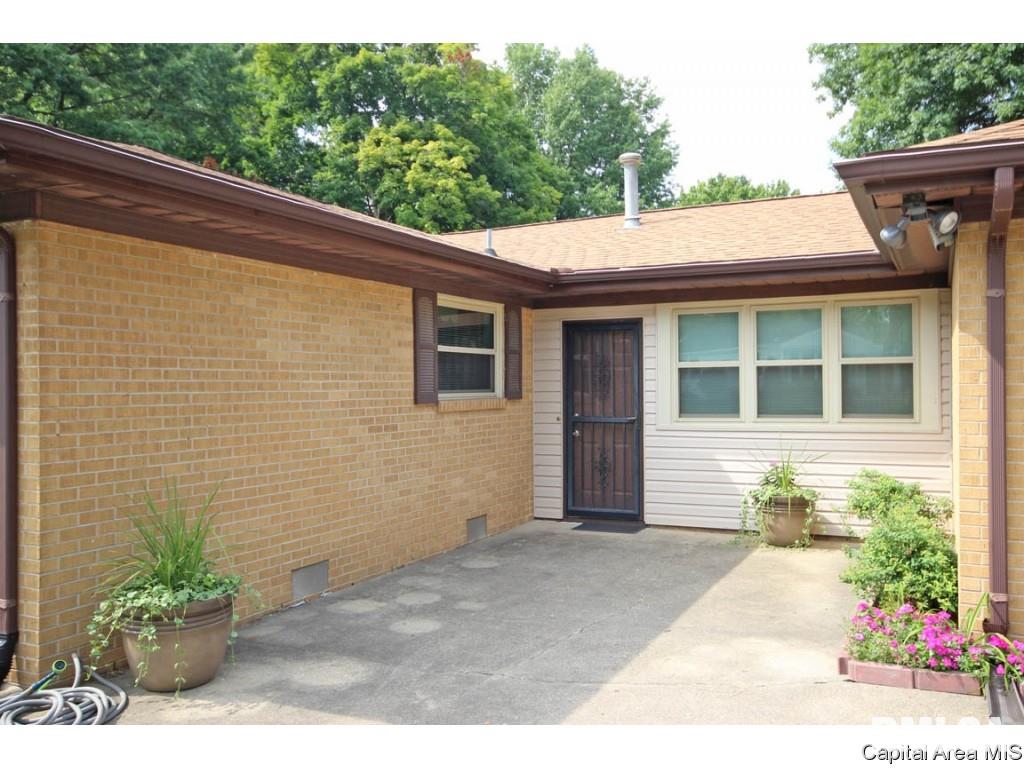 2152 South Walnut Street Springfield, IL 62704 - Photo 2 of 36