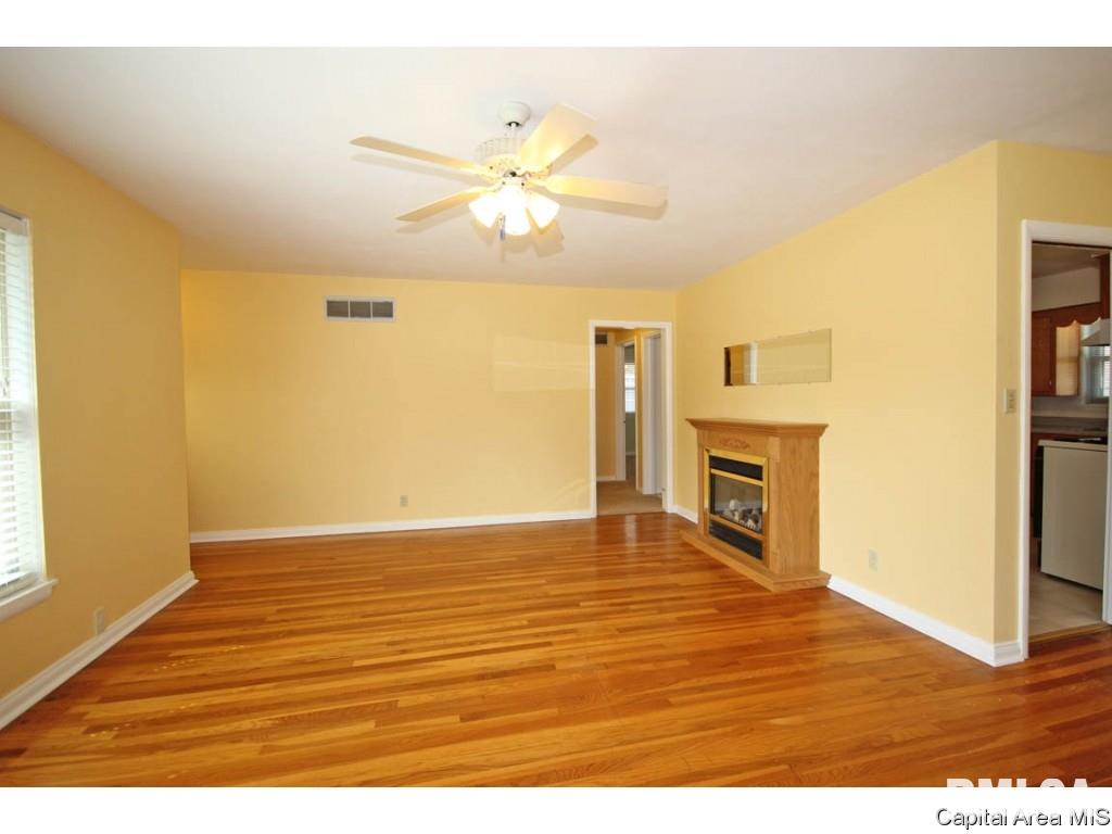 2152 South Walnut Street Springfield, IL 62704 - Photo 4 of 36