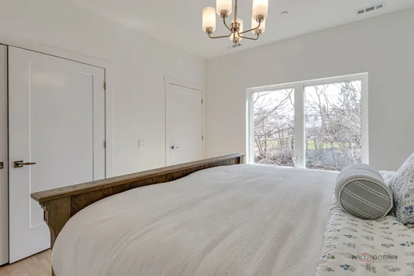 $3,700 | 19 Marina Drive, Des Plaines, IL 60016