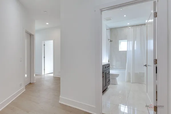 $3,700 | 19 Marina Drive, Des Plaines, IL 60016