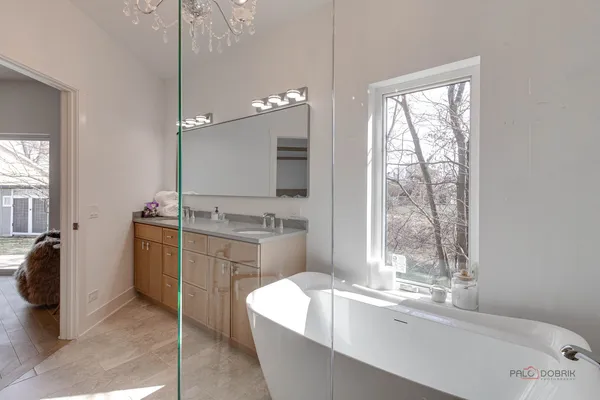 $3,700 | 19 Marina Drive, Des Plaines, IL 60016