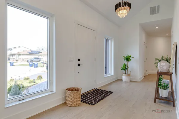 $3,700 | 19 Marina Drive, Des Plaines, IL 60016