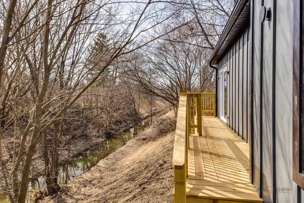 $3,700 | 19 Marina Drive, Des Plaines, IL 60016