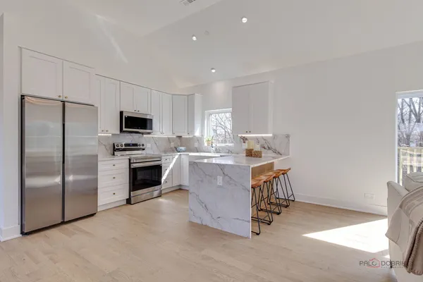 $3,700 | 19 Marina Drive, Des Plaines, IL 60016