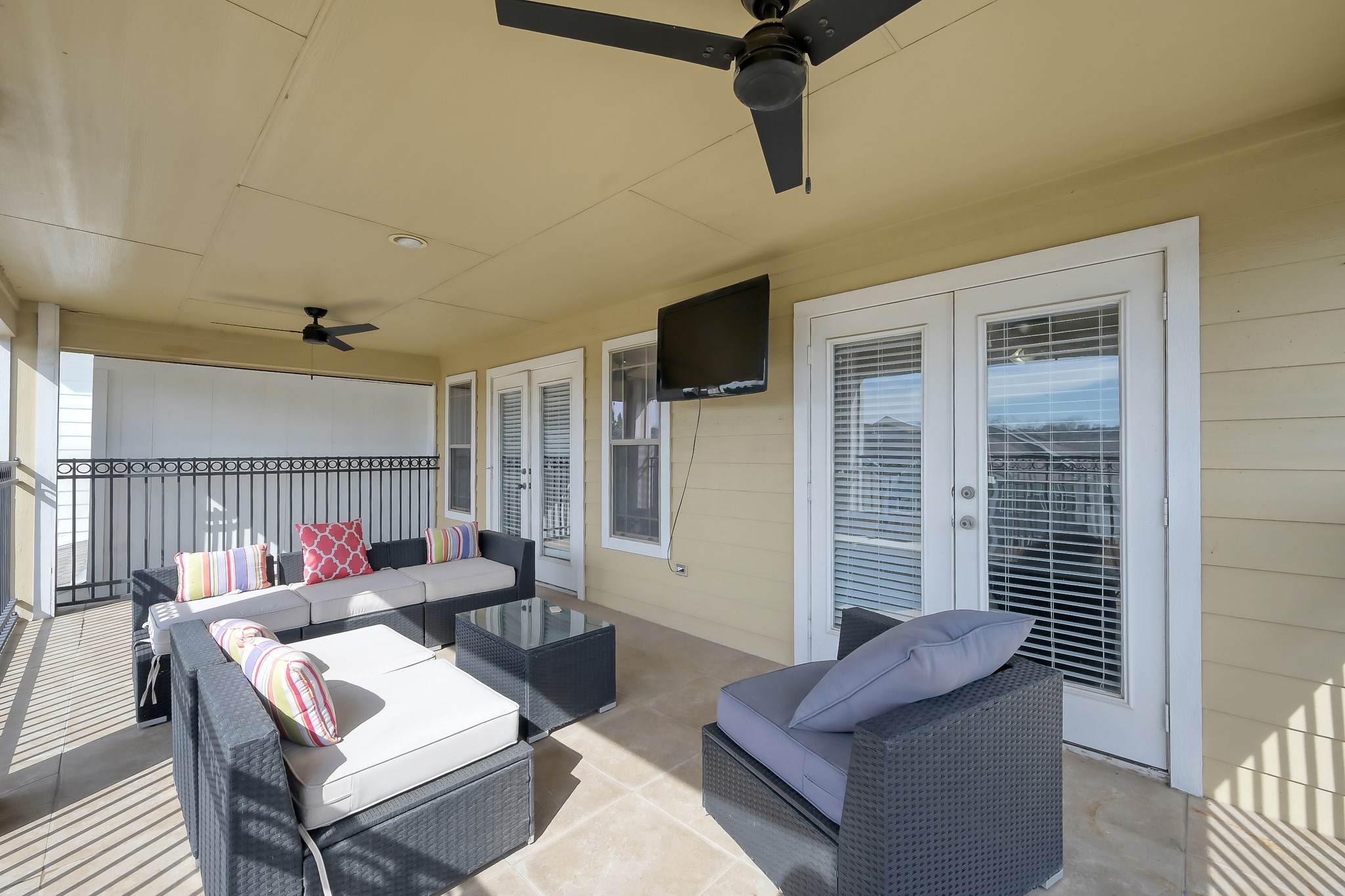 113 Capetown Way Montgomery, TX 77356 - Photo 35 of 39 a living room with furniture and a window