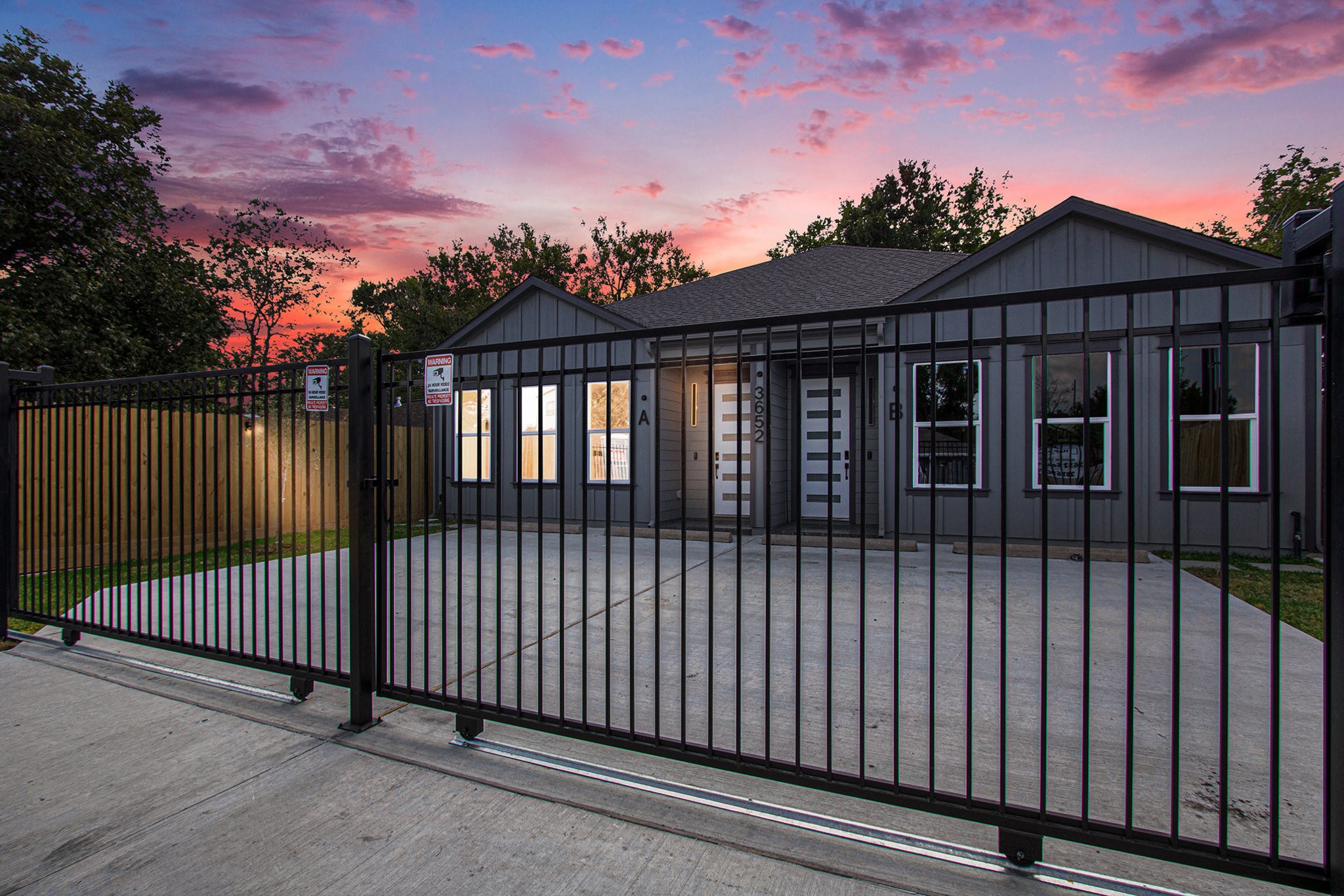 3652 Seabrook Street, Unit A Houston, TX 77021 - Photo 1 of 27 a view of a houses on the roof deck