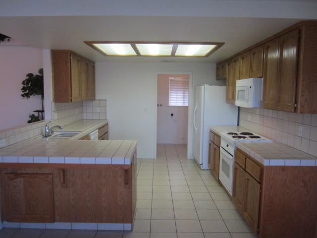 16601 Karen Road Madera, CA 93636 - Photo 7 of 36 Gallery Image 7