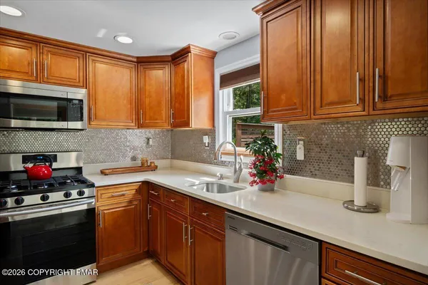 $399,900 | 262 Marilou Lane, Bartonsville, PA 18321