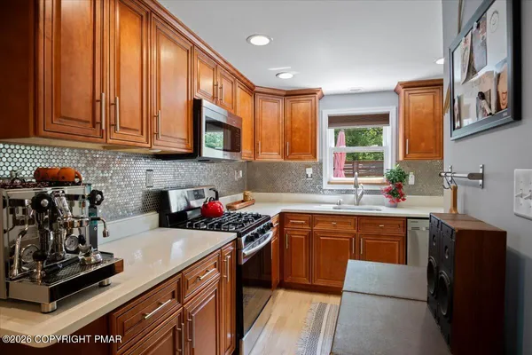 $399,900 | 262 Marilou Lane, Bartonsville, PA 18321