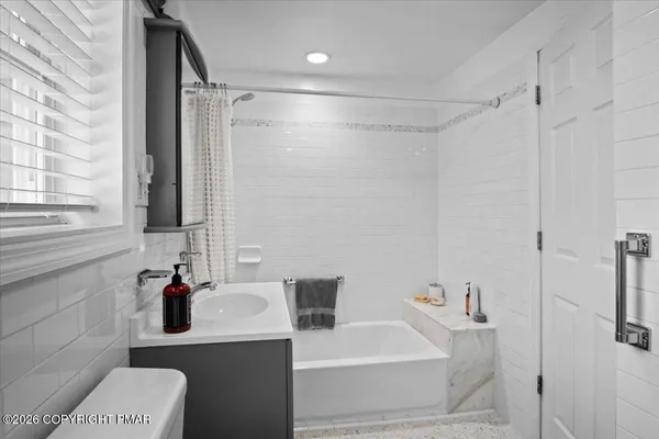 $399,900 | 262 Marilou Lane, Bartonsville, PA 18321
