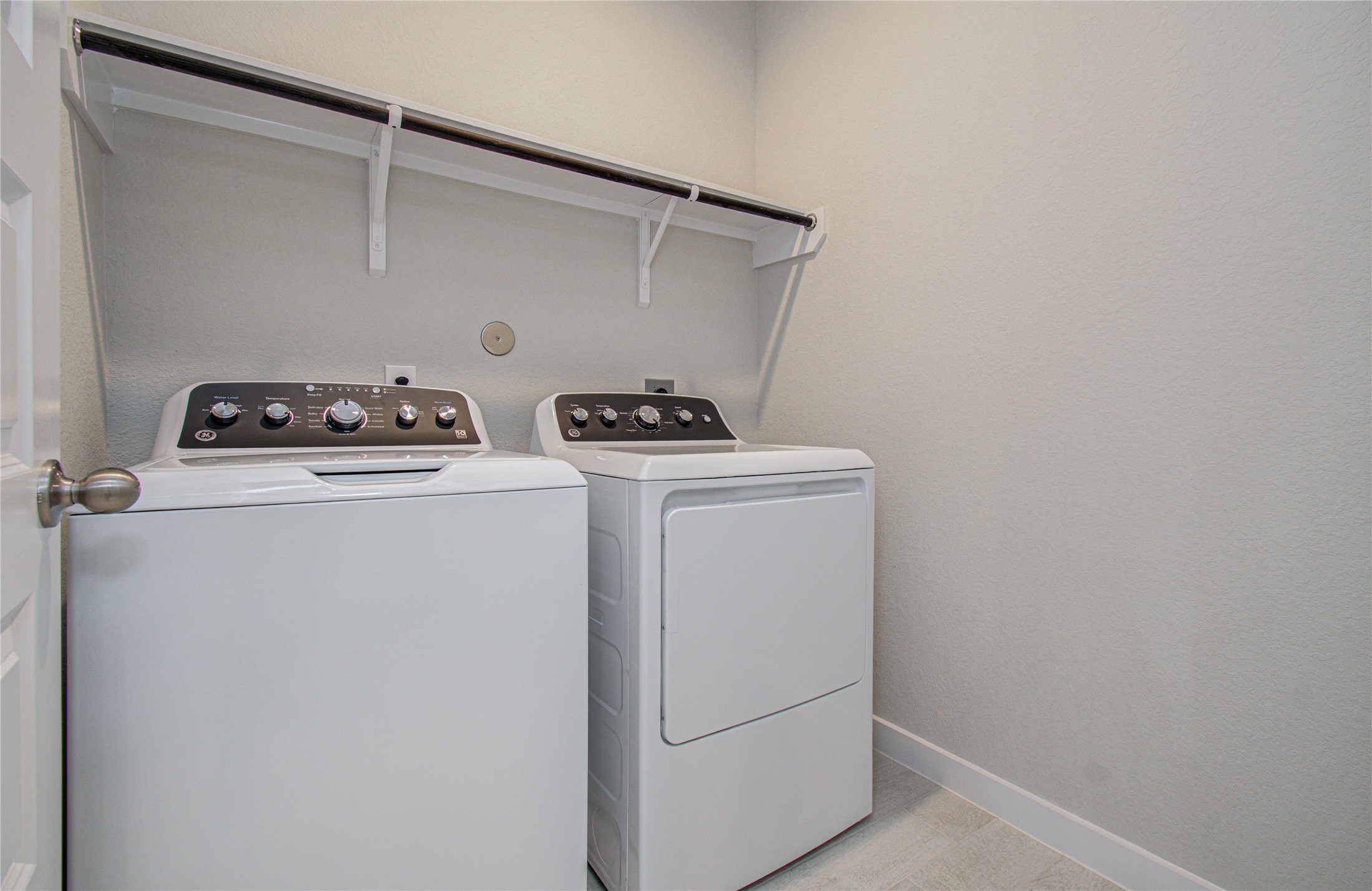 15723 Telge Ridge Lane Cypress, TX 77429 - Photo 13 of 31 a utility room with dryer and washer
