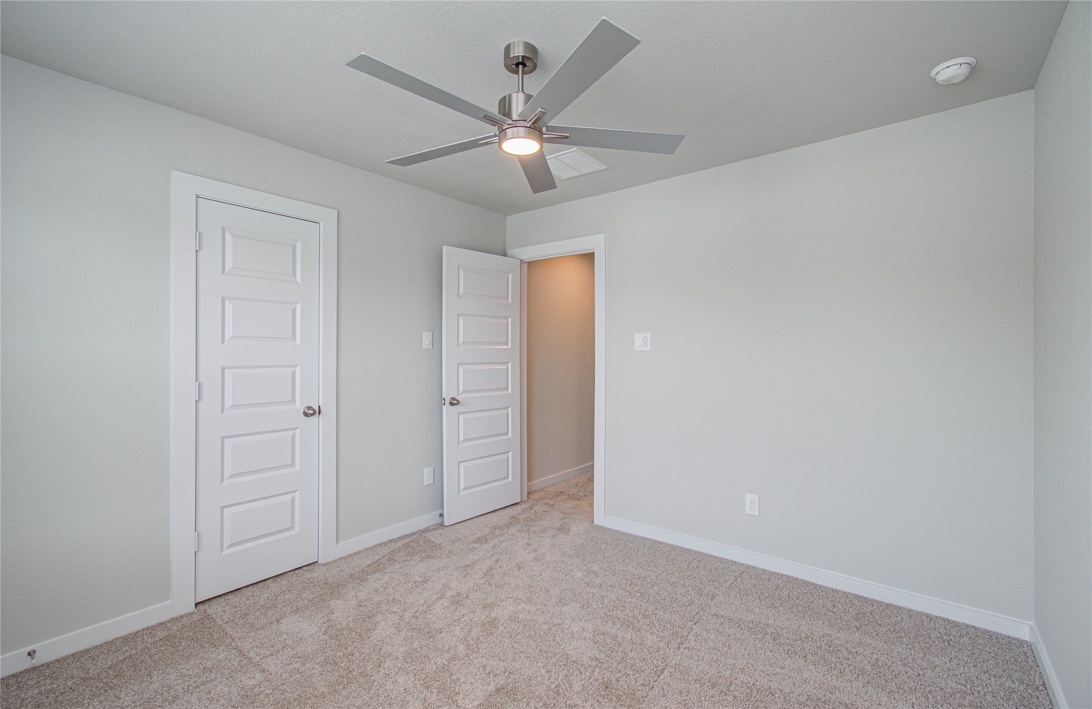 15723 Telge Ridge Lane Cypress, TX 77429 - Photo 26 of 31 an empty room with closet and a ceiling fan