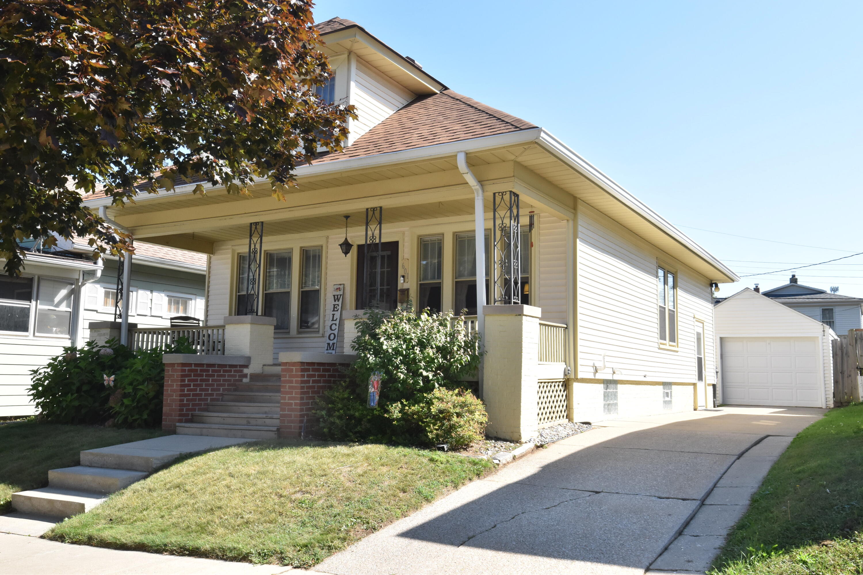 601 Blaine Avenue Racine, WI 53405 - Photo 1 of 1 Front