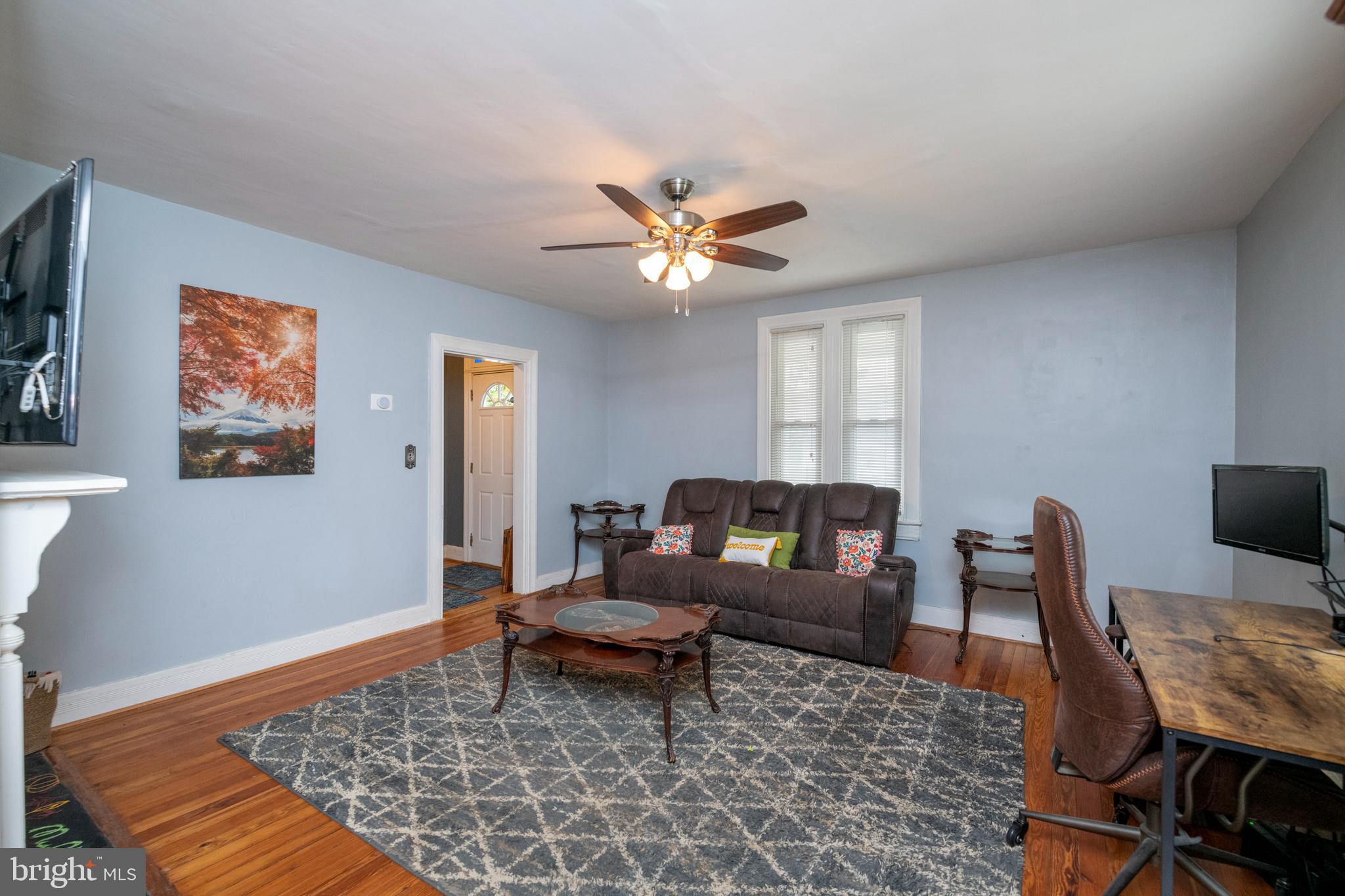 514 Warren Road Cockeysville, MD 21030 - Photo 18 of 55 Living Room