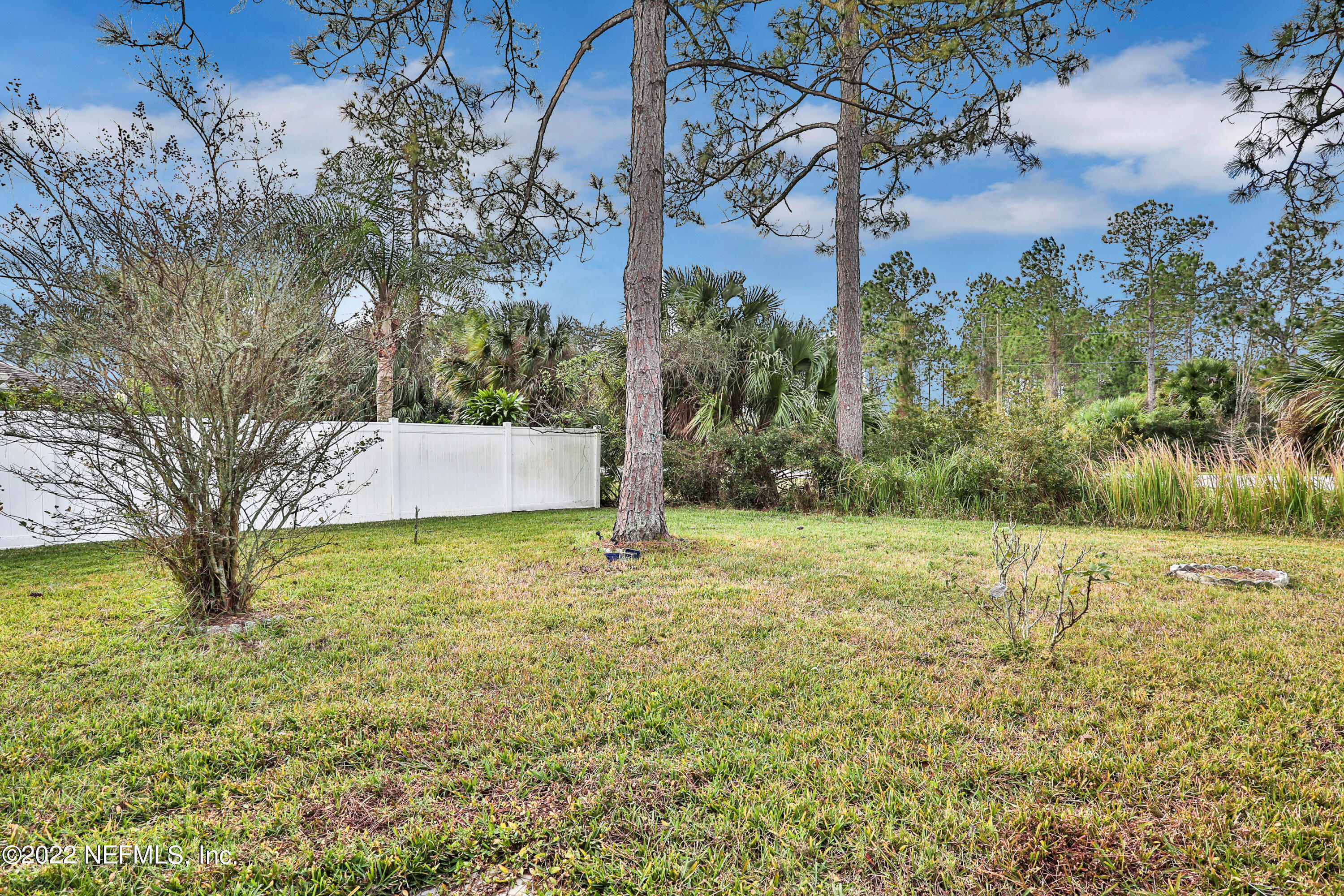 11 Wheatfield Drive Palm Coast, FL 32164 - Photo 33 of 36 a backyard of a house with lots of green space