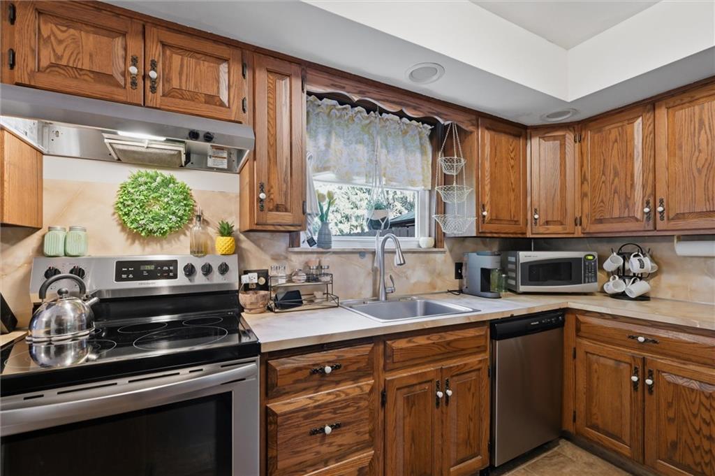 915 North Keel Ridge Road Hermitage, PA 16148 - Photo 10 of 35