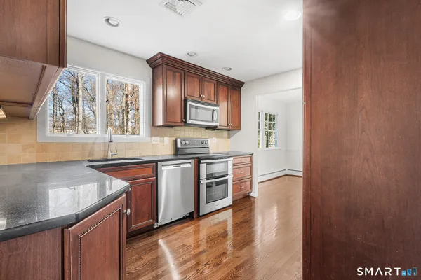 $699,000 | 8 Woodlawn Drive, Bethel, CT 06801