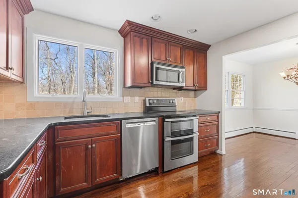 $699,000 | 8 Woodlawn Drive, Bethel, CT 06801