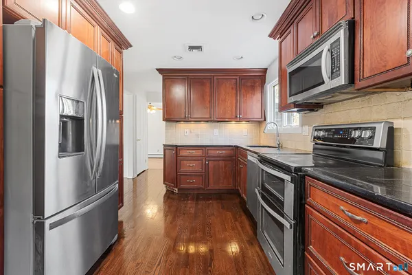 $699,000 | 8 Woodlawn Drive, Bethel, CT 06801