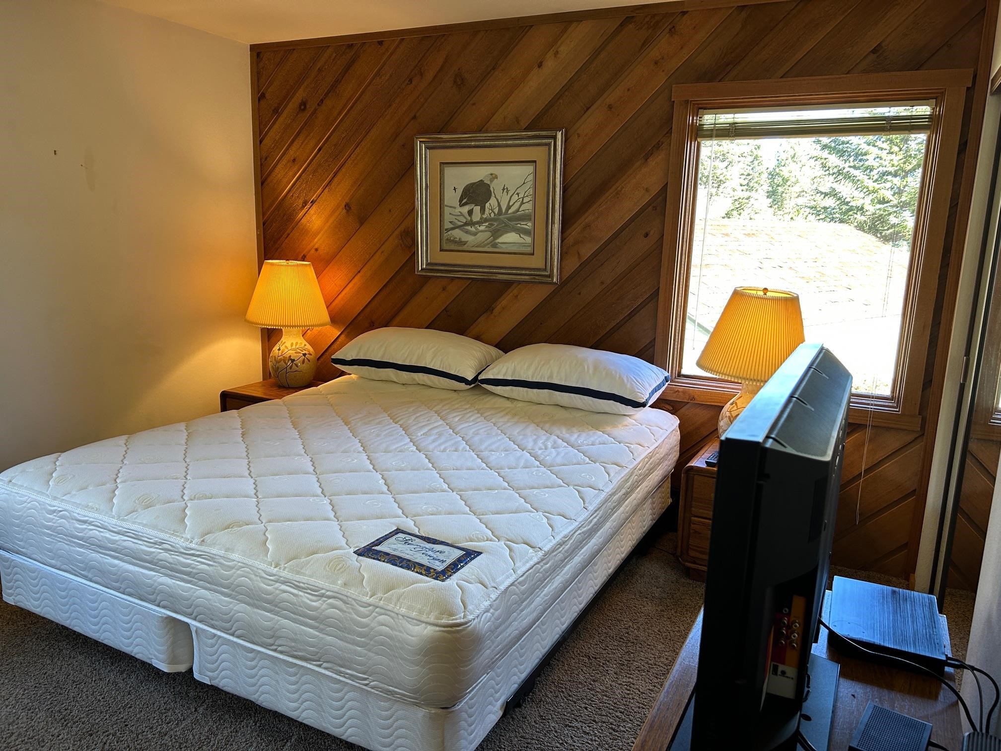 266 Snowcreek Road, Unit 266 Mammoth Lakes, CA 93546 - Photo 17 of 27 a bedroom with a bed and window