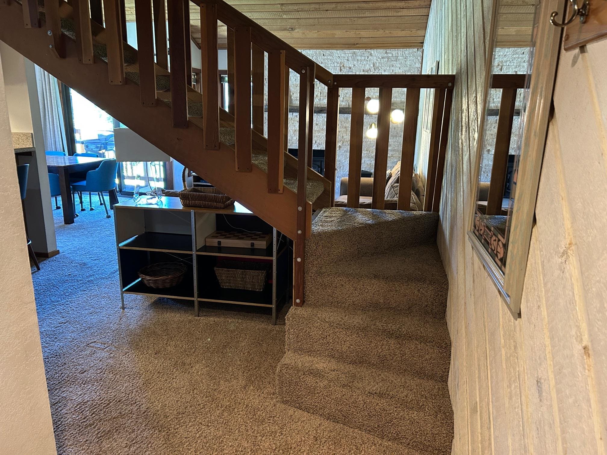 266 Snowcreek Road, Unit 266 Mammoth Lakes, CA 93546 - Photo 25 of 27 a view of entryway
