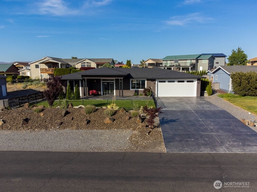 419 Edgewater Way South Mattawa, WA 99349 - Photo 2 of 40
