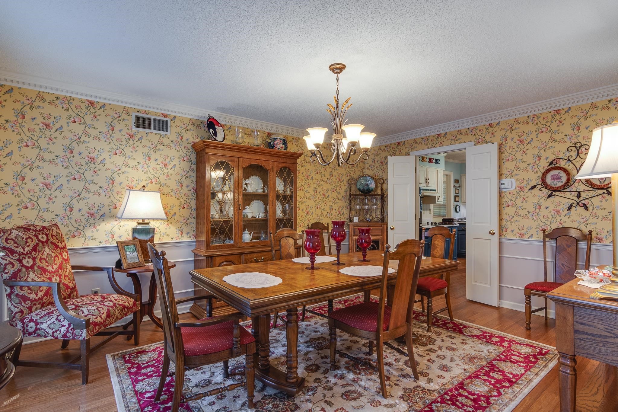 139 South Walnut Bend Road Memphis, TN 38018 - Photo 19 of 35 Spacious dining room with bamboo flooring.