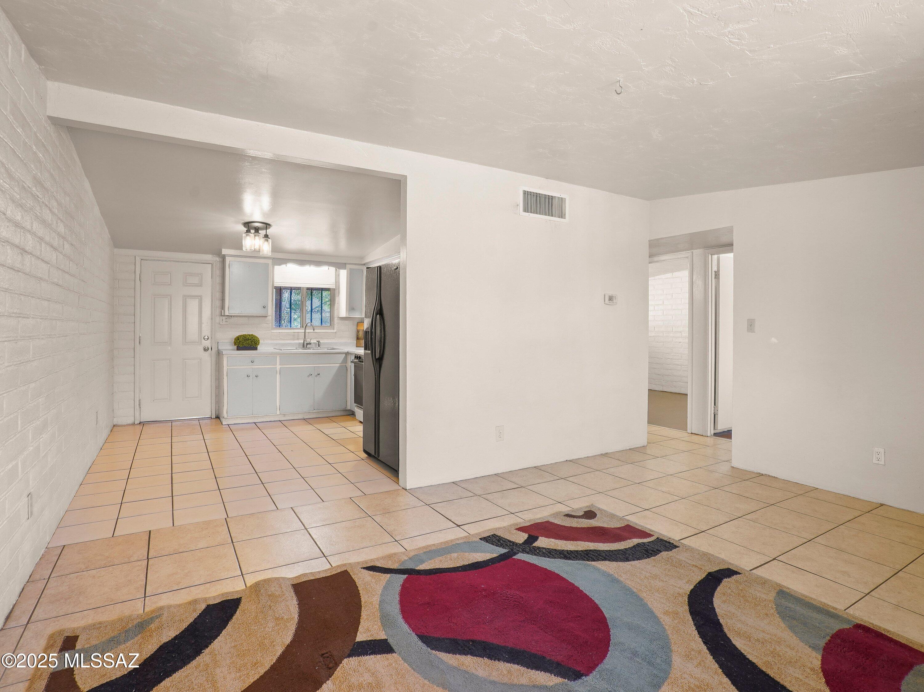 2001 South 3rd Avenue Tucson, AZ 85713 - Photo 9 of 42 a living room with furniture and a rug
